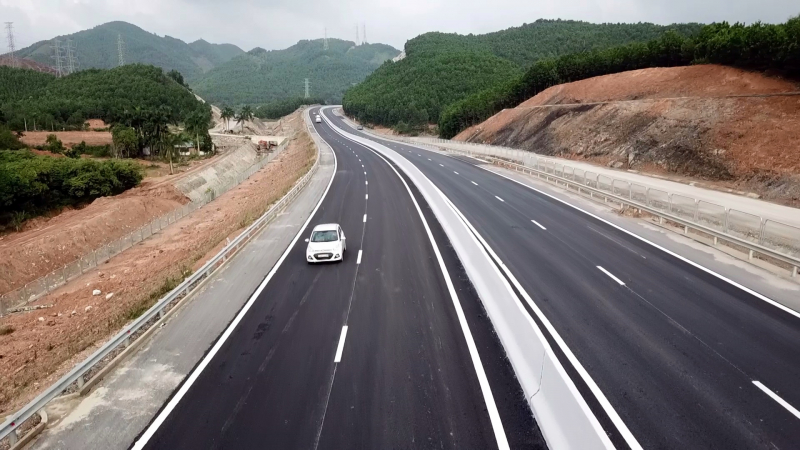 Một đoạn đường Cao tốc Hạ Long - Vân Đồn hoàn thàn