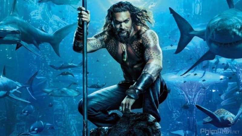 Hoa-hau-Huong-Giang-xem-Aquaman-1