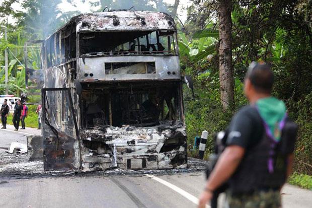 đốt xe bus ở Yala Thái