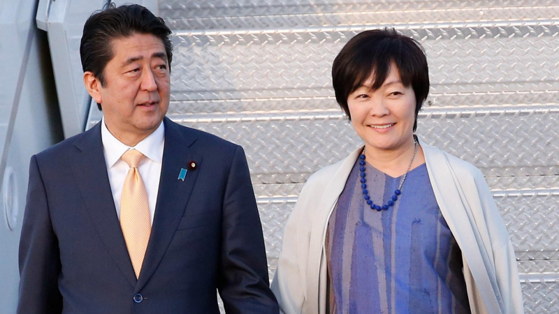 Thủ tướng Nhật Bản Shinzo Abe và vợ