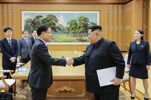 Kim và đặc phái viên Hàn Quốc