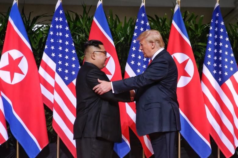 Trump- Kim bắt tay