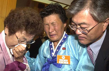 Tổng thống Moon Jae-in đoàn tụ với dì ruột Kang By