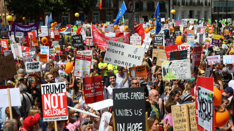 Hàng ngàn người Anh biểu tình phản đối chuyến thăm