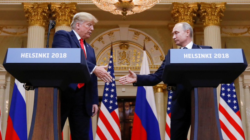 Tổng thống Trump Putin bắt tay