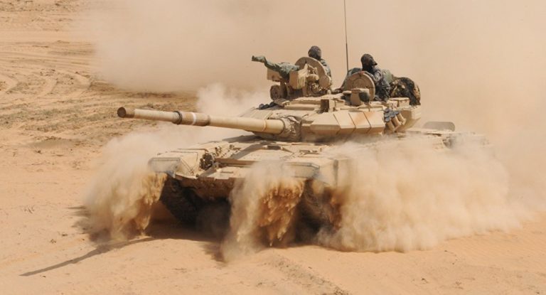 Xe tăng SAA ở sa mạc Syria