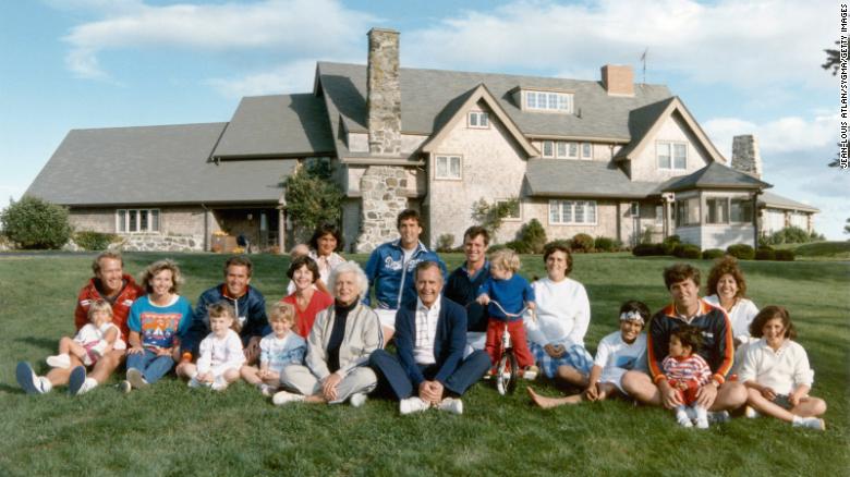 Đại gia đình Bush năm 1986 tại Kennebunkport Maine