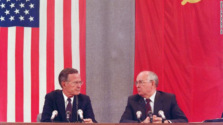 Bush và Gorbachev họp báo chung tai Moscow 7 1989