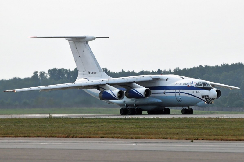 Máy bay Il-76