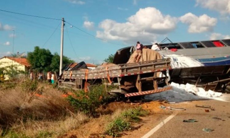tai nạn xe bus xe tải ở Brazil 2