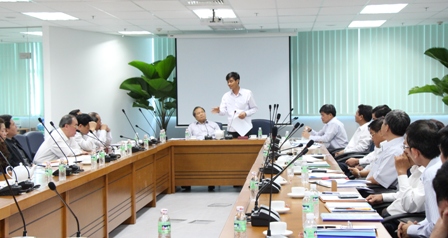 Thứ trưởng Phạm Quý Tiêu thay mặt Bộ GTVT nêu ra nhiều vấn đề cần sửa đổi trong Luật HKDD