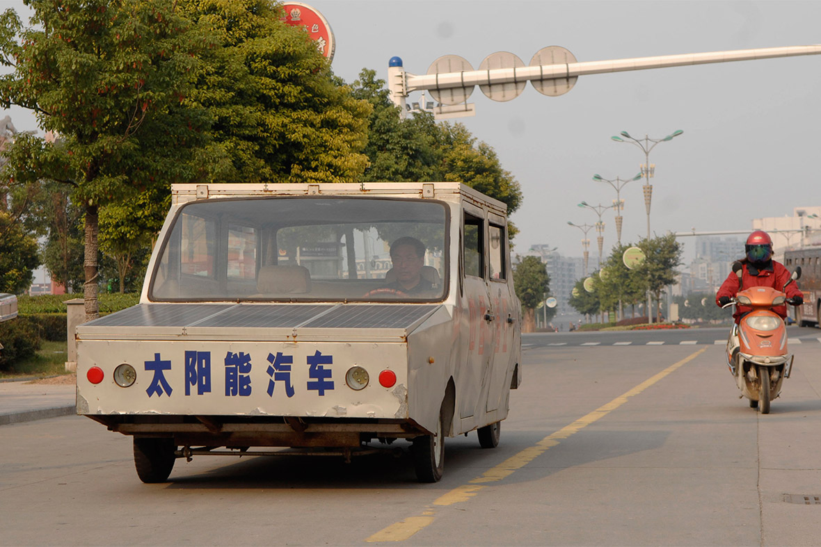 Năm 2008, ông Chen Shunggui, 54 tuổi, tự chế một chiếc ô tô năng lượng mặt trời tại.