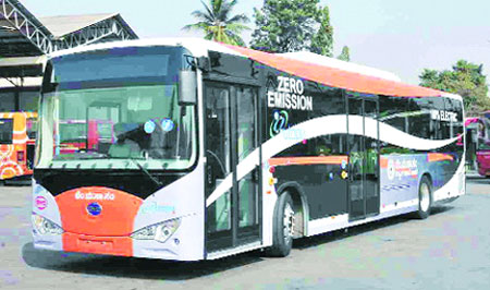 Xe buýt chạy điện lần đầu tiên có mặt trên đường phố Bangalore