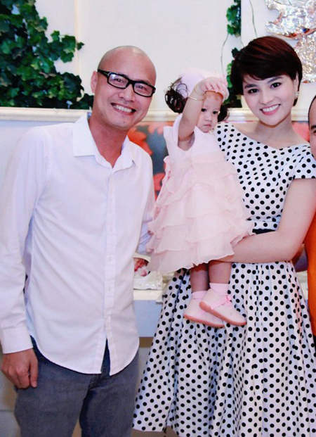  Mới đây, Vũ Thu Phương đã tổ chức lễ thôi nôi cho công chúa đầu lòng tại một nhà hàng của TP HCM. 