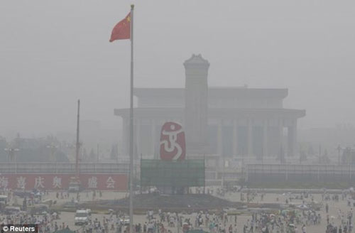 Quảng trường Thiên An Môn giữa khói bụi ô nhiễm