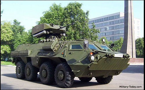BTR-4 là loại xe bọc thép chở quân đầu tiên của Ukraine, do Viện Thiết kế Chế tạo máy Kharkov mang tên A.A. Morozov (KhKBM) phát triển vào đầu những năm 2000 dùng để vận chuyển binh sĩ các đơn vị bộ binh cơ giới và chi viện hoả lực. BTR-4 được trang bị động cơ công suất 500 mã lực và an toàn về sinh thái, tương ứng với tiêu chuẩn Euro-3, điều khiển tiện lợi, có hộp số tự động, tốc độ tối đa trên địa hình nông thôn đạt 110 km/h. Ảnh: news.cn/mil.