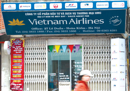 Đại lý bán vé máy bay của Vietnam Airlines trên đường Lê Duẩn, Hà Nội 
