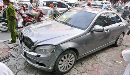 Đừng để đến khi xe gặp nạn mới mua bảo hiểm.