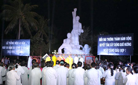 Đoàn Giáo hội Phật giáo tỉnh Quảng Ngãi cầu siêu và dâng hương tưởng niệm 504 thường dân bị sát hại 
