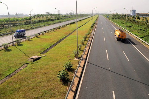 Đường cao tốc Thăng Long - một trong những con đường có giá xây dựng cao nhất Việt Nam. Ảnh: Giang Huy