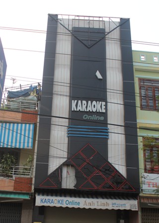 Cơ sở quán karaoke Ánh Linh trên đường Ngô Quyền