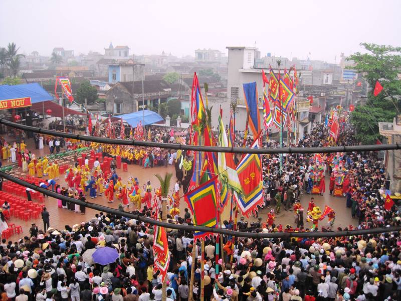 Lễ hội đã thu hút hàng ngàn người dân thập phương tới dự