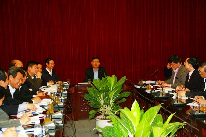 Bộ trưởng Bộ GTVT Đinh La Thăng chủ trì cuộc họp.