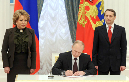 Tổng thống V. Putin ký thông qua việc sáp nhập Crimea