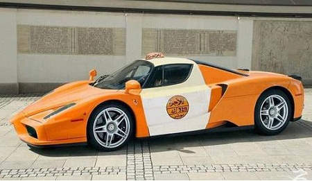 Siêu xe Ferrari Enzo có giá bán 1,3 triệu USD làm taxi ở Vương quốc Oman