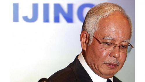 Thủ tướng Malaysia Najib Razak rời khỏi phòng sa