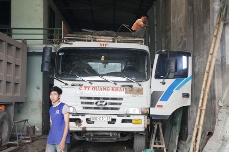 xe tải vào gara Phước Huế tại xã Thanh Châu trên QL1A để cắt thùng đã cơi nới