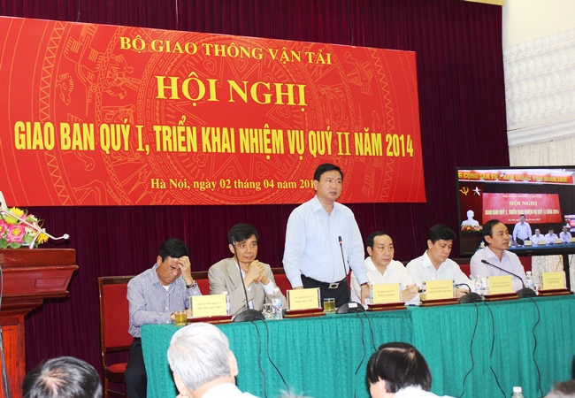 Bộ trưởng Bộ GTVT Đinh La Thăng chỉ đạo cuộc họp.