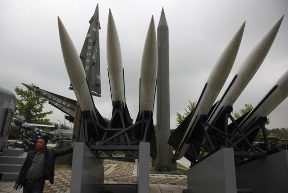 Phát ngôn viên Bộ Quốc phòng Kim Min-seok cho biết, việc phát triển tầm bay tên lửa nhằm mục đích chống lại các mối đe tọa từ các chương trình hạt nhân và tên lửa Triều Tiên. Theo ông Kim, Loại tên lửa mới có tầm bay xa 800 km được dùng để đối trọng lại các vũ khí Triều Tiên và tấn công các căn cứ quân sự của nước này nếu cần thiết.