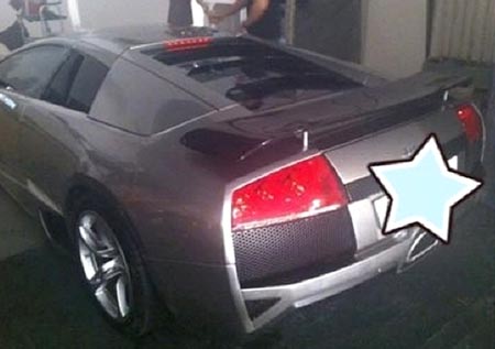 Chiếc xe của Jeajoong có giá khá đắt đỏ. Anh đã chi 500,000USD (khoảng 10,5 tỷ đồng) để tậu chiếc xe này