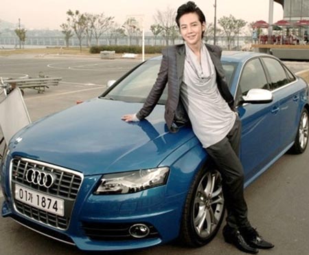 Jang Geun Suk cũng đã chi khoảng 5 tỷ đồng để mua chiếc Audi này