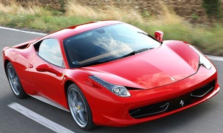 Chiếc Ferrari 458 Italian màu đỏ siêu sang của Junsu là niềm mơ ước của nhiều người