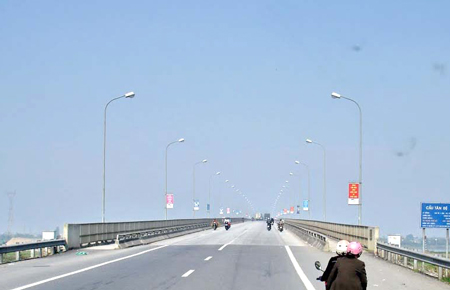 Việc đưa cầu Tân Đệ vào sử dụng đã giúp cho giao thông qua Nam Định và Thái Bình thông thoáng