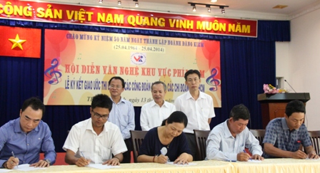 Công đoàn cơ sở các chi cục và Trung tâm đăng kiểm từ Đà Nẵng trở vào ký cam kết thi đua
