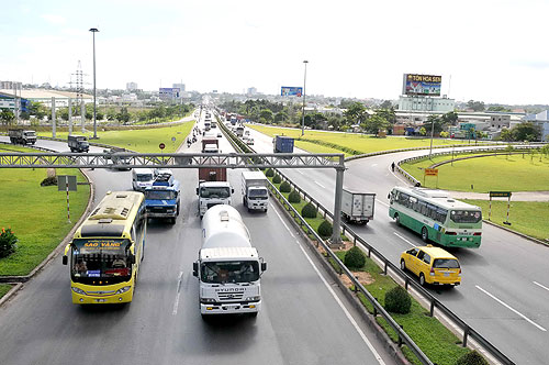 Xa lộ Hà Nội (TP HCM) đã triển khai thu phí tự động rất được dư luận hoan nghênh