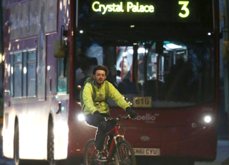 Đi xe đạp tại trung tâm London (Anh) khá nhiều rủi ro