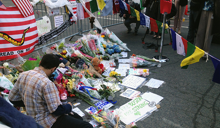 Tưởng nhớ các nạn nhân vụ đánh bom giải Marathon Boston một năm trước