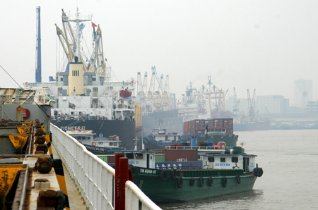 Tàu biển Việt Nam phải chịu nhiều thiệt thòi mỗi khi cập cảng nước ngoài do khả năng giao tiếp của thủy thủ đoàn hạn chế