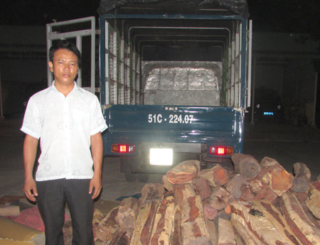 Đối tượng Nguyễn Trung Lương và phương tiện chở gỗ trái phép 