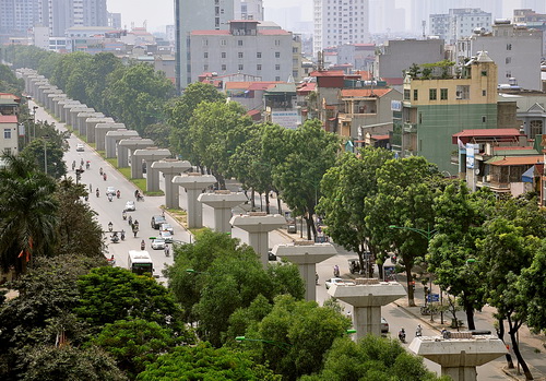 Trụ cầu tuyến đường sắt Cát Linh - Hà Đông trên đường Nguyễn Trãi