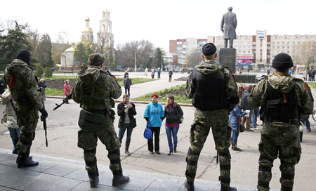 Các chiến binh thân Nga đang chiếm giữ các tòa nhà Chính phủ tại ít nhất 9 thị trấn, thành phố khu vực Donetsk