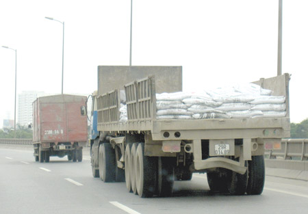 Nhiều DN vận tải ủng hộ chủ trương kiểm soát xe quá tải nên đã chở hàng đúng quy định