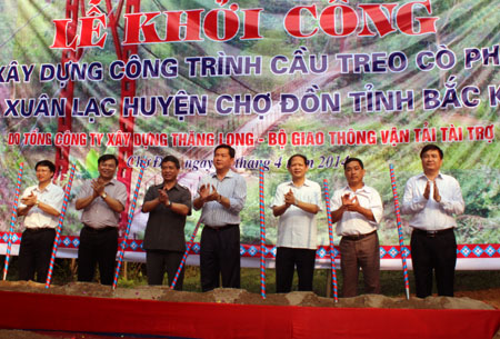 Bộ trưởng Bộ GTVT Đinh La Thăng khởi công dự án xây cầu treo Cò Pha.