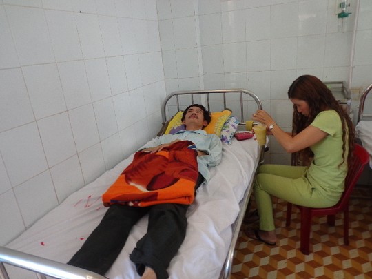 Thầy Phúc đang được điều trị tại Bệnh viện Đa khoa tỉnh Đắk Lắk
