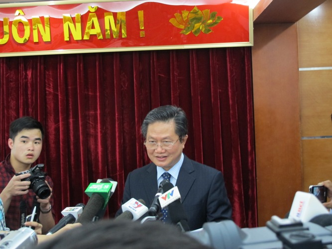 Ông Lê Minh Tâm đọc bản tuyên bố phản đối hành động trái phép của Trung Quốc