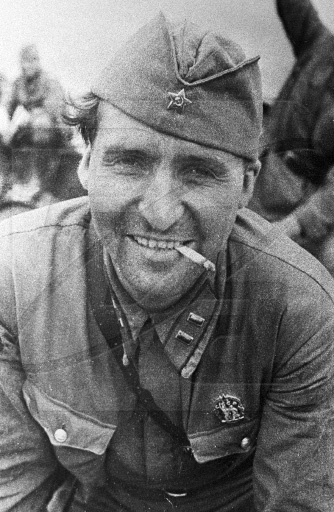 Nhà thơ, người lính Hồng quân - Konstantin Simonov